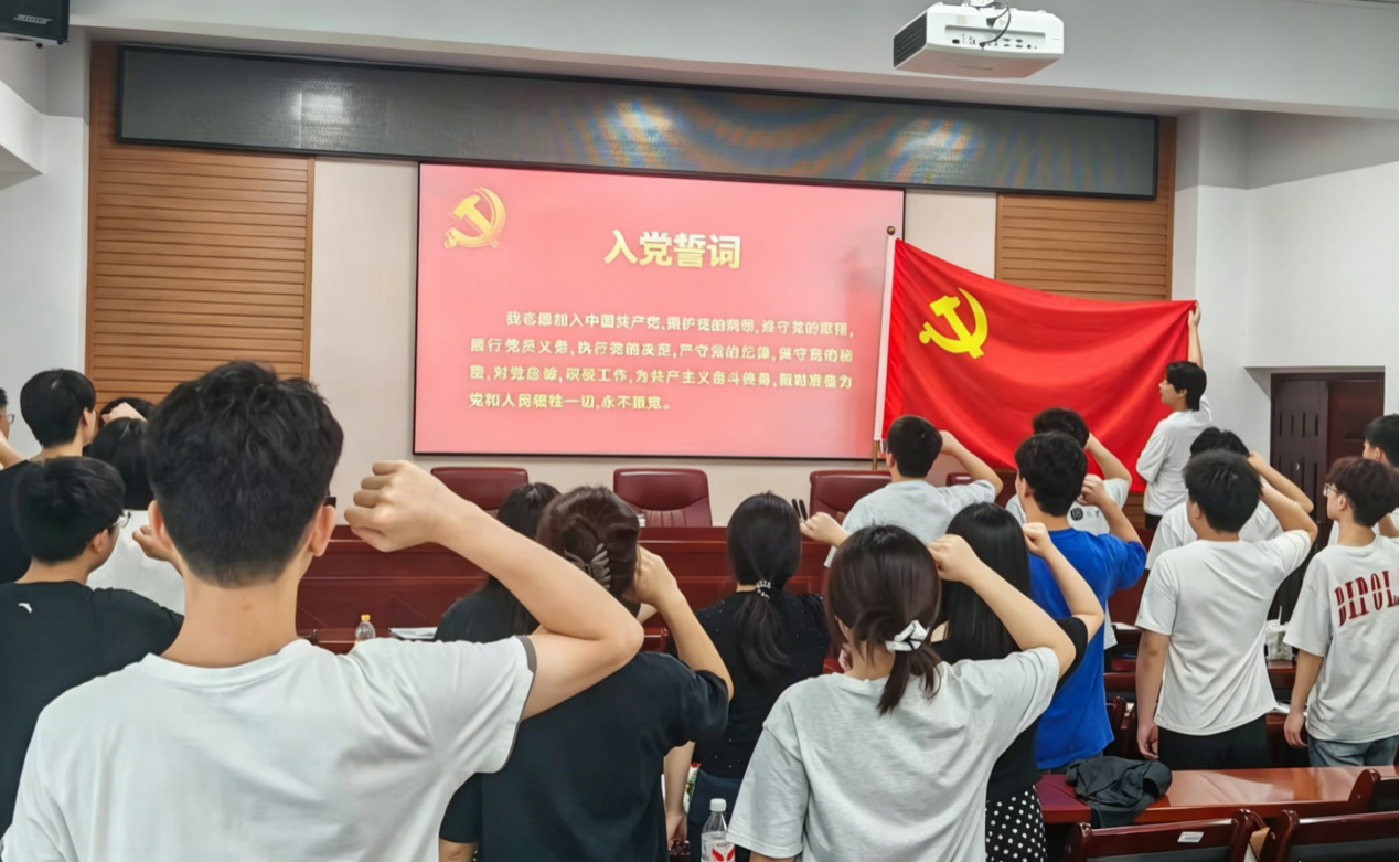 电气与信息工程学院学生第三党支部开展“时代印记下的入党誓词”主题党日活动